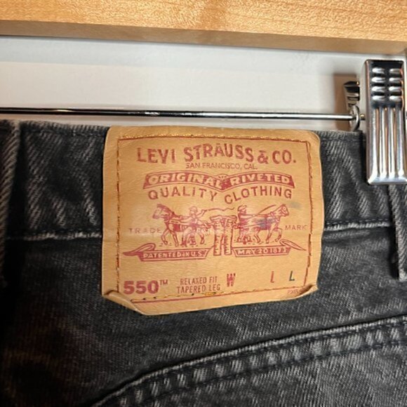 Vintage 1995 Levi's 550 Relaxed Fit Tapered Leg black denim jeans - Picture 3 of 7
